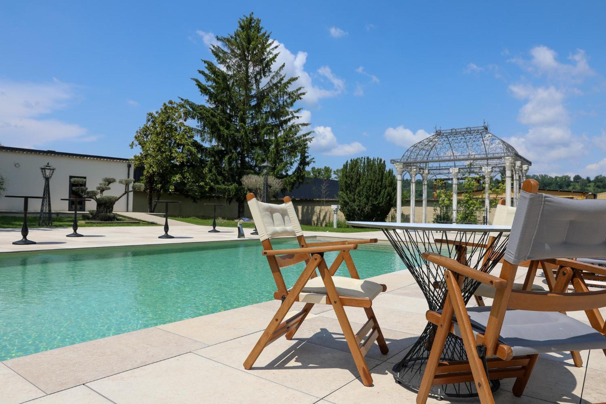 Hotel Sequoias Golf & Ressort Ruy-Montceau Exterior foto